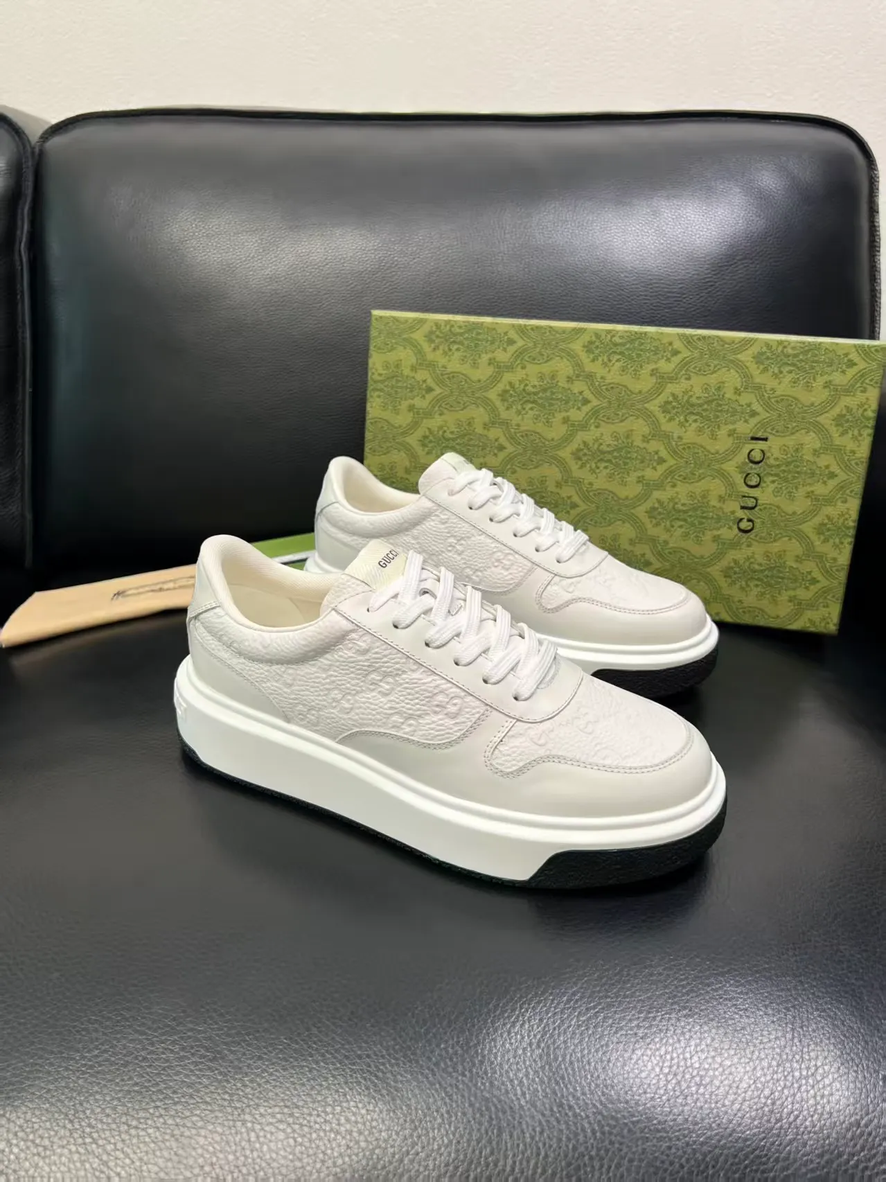 P460 new men's shoes GUCCI [Lightning] latest shoes are shipped. Original quality, fashionable, made of special materials, sheepskin lining, brand new packaging. The foot feels super comfortable and the workmanship is impeccable. Size: Male 38-45.